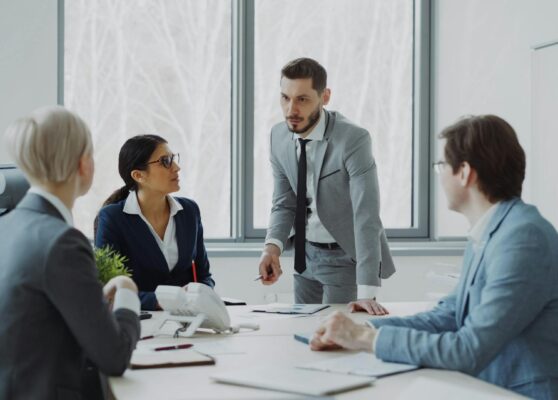 Descubre qué es el derecho de la competencia y protección al consumidor y cómo DHM Consultoría te puede ayudar.